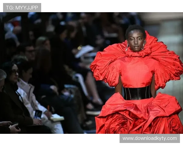 开云集团的品牌组合：从古驰到亚历山大·麦昆的成功故事